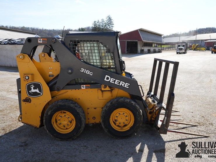 2022-deere-318g-image-4