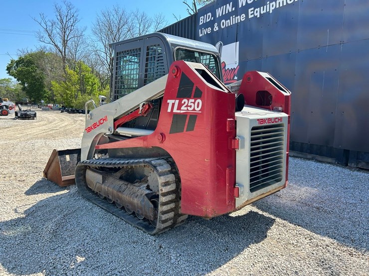 takeuchi-tl250-image-2