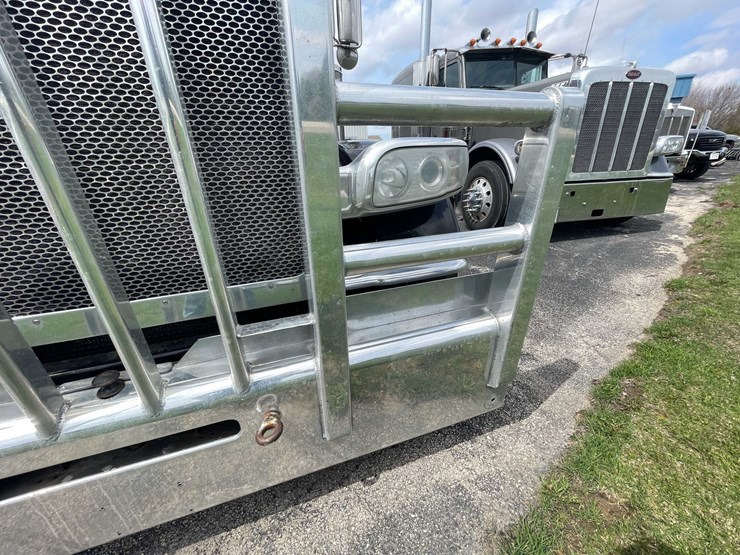 #200-•-2020-peterbilt-semi-tractor-(has-wi-title)-(denmark,-wi)-image-12