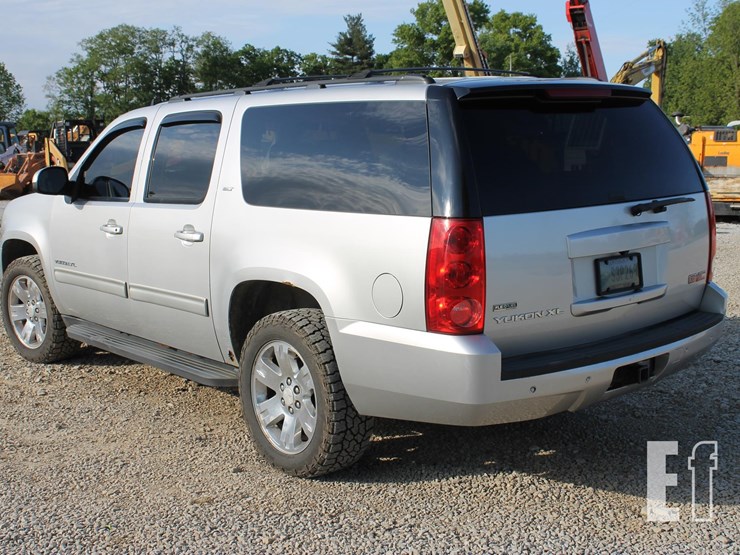 2010-gmc-yukon-xl-image-3
