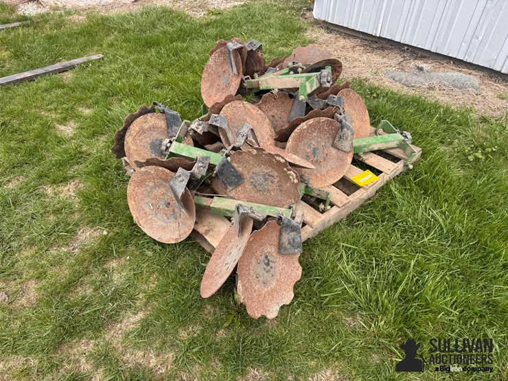 john-deere-12-image-1