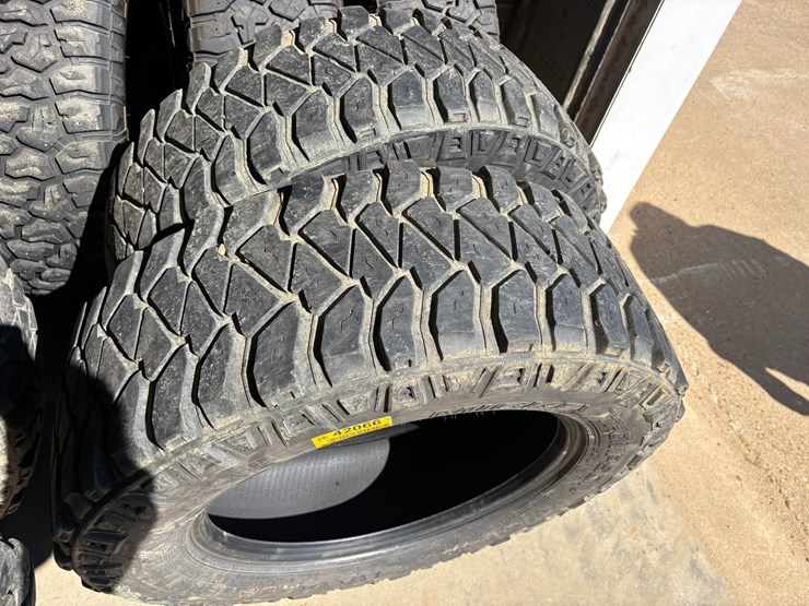 #42066-•-lot-of-(4)-lt275/65r20-tires-image-3
