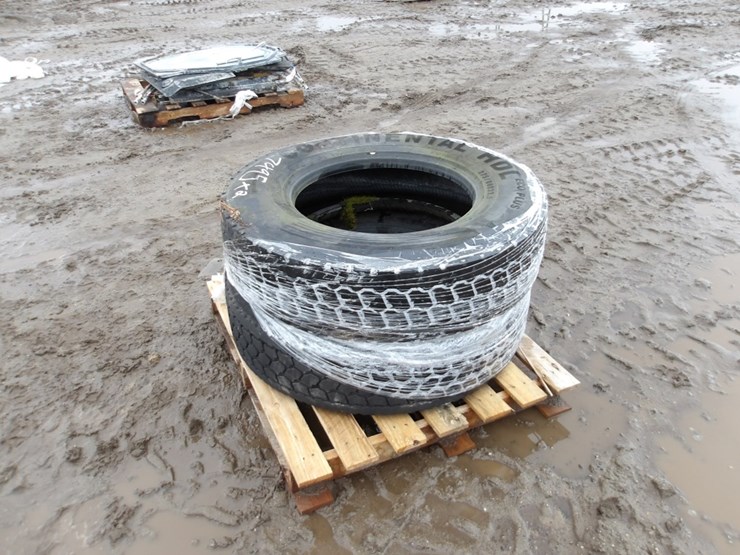 #7495-•-(2)-275/80r22.5-semi-tires-image-6
