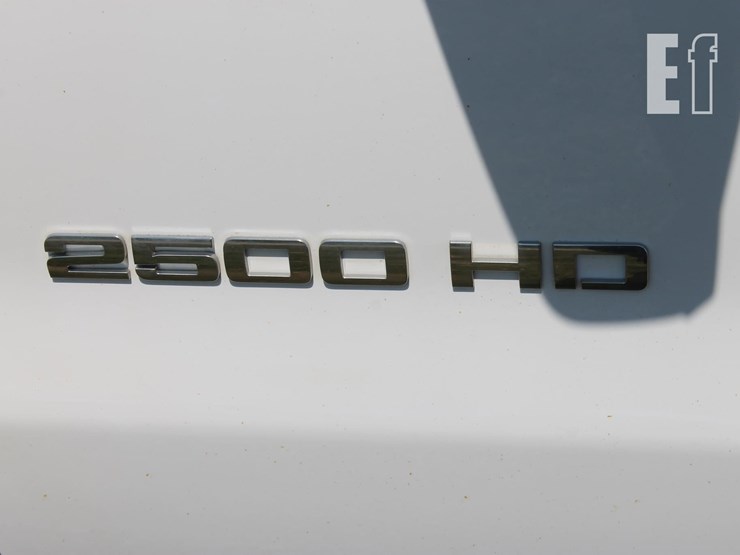 2015-chevrolet-silverado-2500-image-16