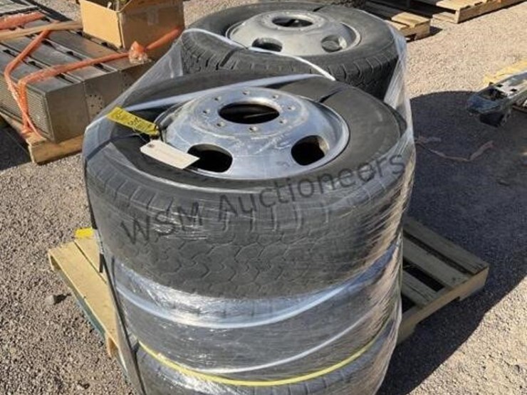 (6)-ford-dually-wheels-&-tires-image-1