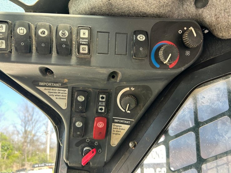 deere-323d-image-20