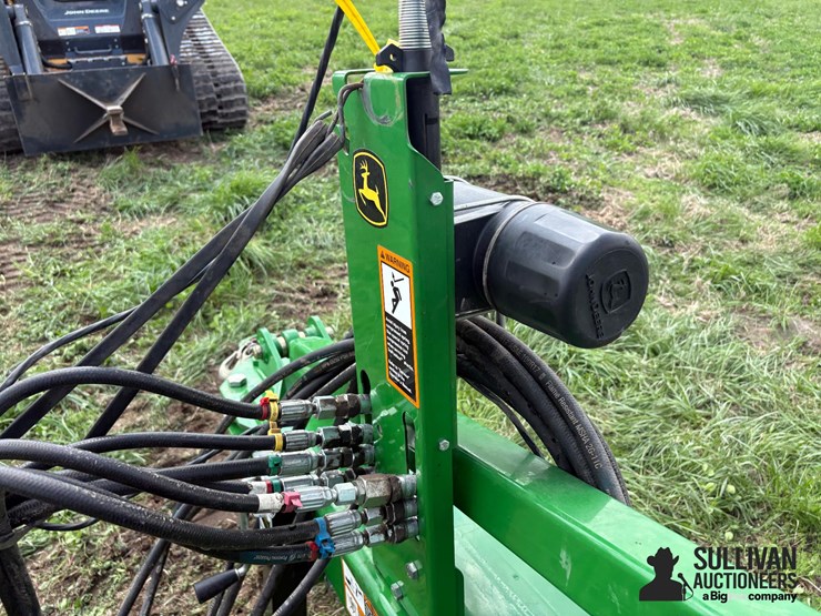 2014-john-deere-2310-image-13