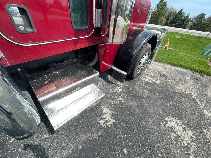 #200-•-2020-peterbilt-semi-tractor-(has-wi-title)-(denmark,-wi)-image-45