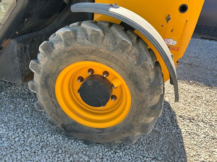 2018-jcb-525-60-image-15