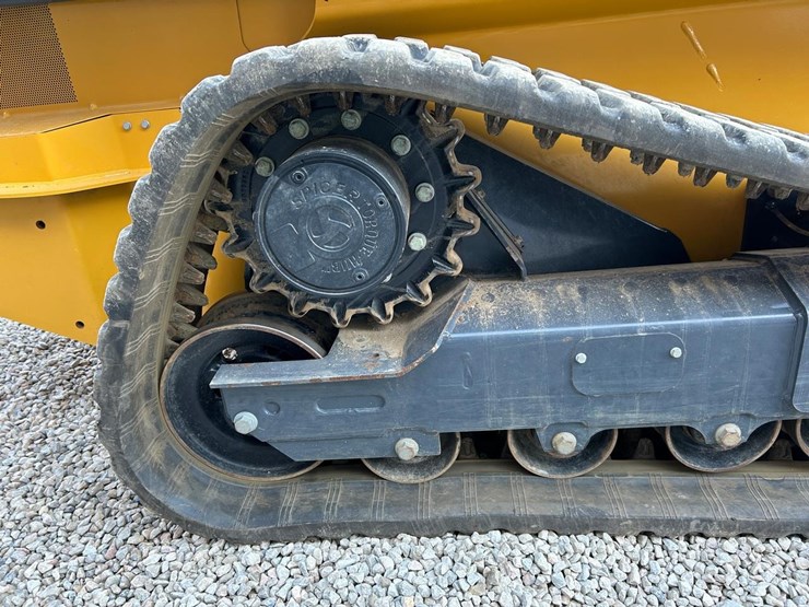 2025-deere-325g-image-13