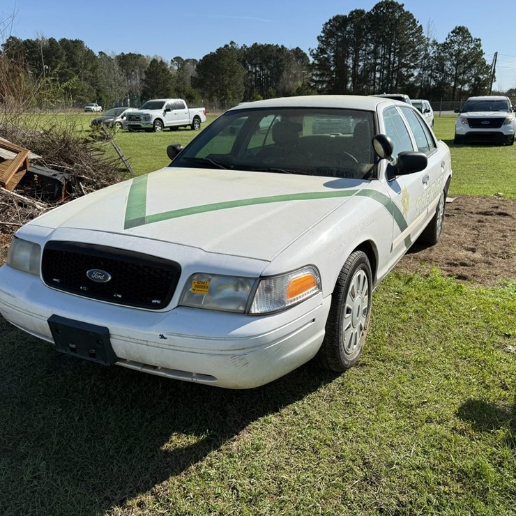 #42083 • 2010 Ford Crown Victoria Sedan VIN: 2FABP7BV6AX133733