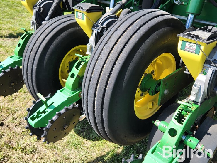 2004-john-deere-1790-ccs-image-14