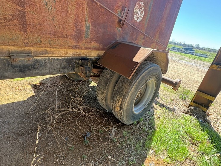 #42070-•-1984-cheverolet-c7-t/a-water-truck-vin:-1gbj7d1b3ev103757-image-13