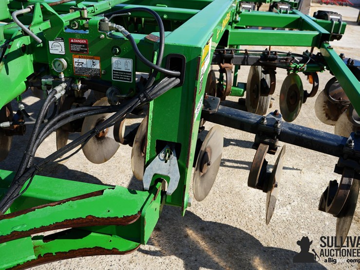 2011-john-deere-2700-image-17
