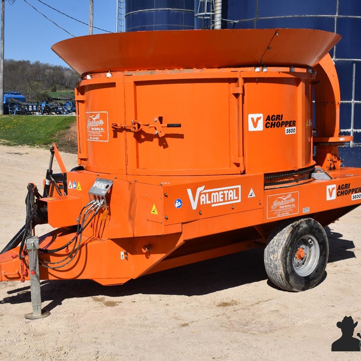 2023 Valmetal 5600 Pull-Type Bale Chopper