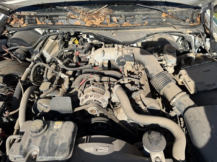 #42084-•-2011-ford-crown-victoria-sedan-vin:-2fabp7bv6bx160559-image-19