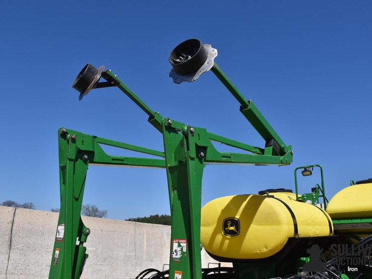2014-john-deere-1775nt-image-16