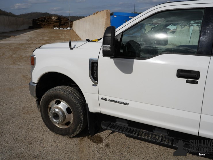2021-ford-f350-xlt-image-14