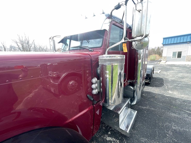 #200-•-2020-peterbilt-semi-tractor-(has-wi-title)-(denmark,-wi)-image-17
