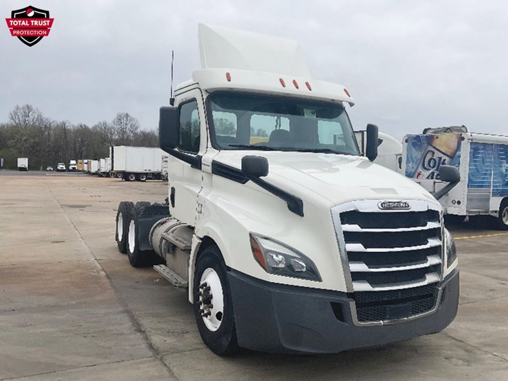 2019-freightliner-cascadia-126-image-1