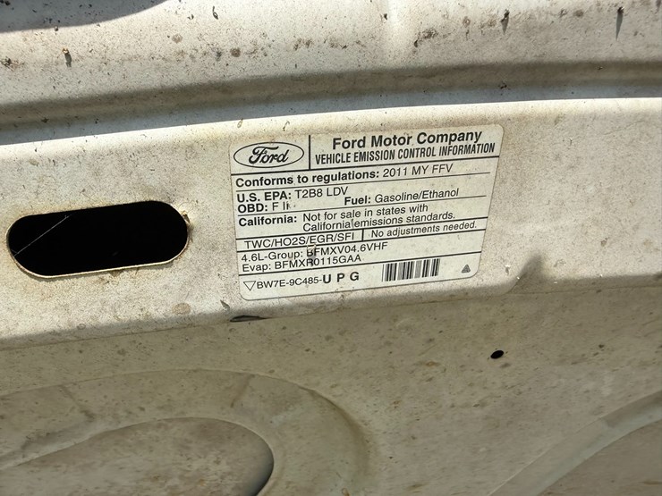 #42084-•-2011-ford-crown-victoria-sedan-vin:-2fabp7bv6bx160559-image-21