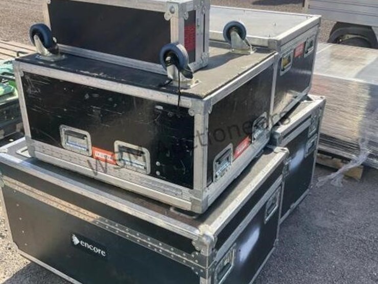 pallet-of-asst-equipment-transport-cases-image-3