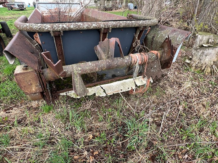 #9560-•-new-idea-parts-spreader-image-3