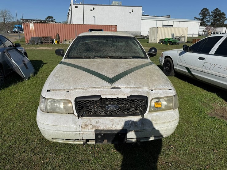 #42084-•-2011-ford-crown-victoria-sedan-vin:-2fabp7bv6bx160559-image-11