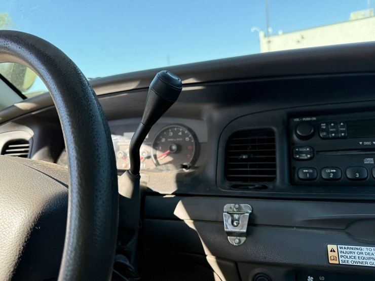 #42083-•-2010-ford-crown-victoria-sedan-vin:-2fabp7bv6ax133733-image-38