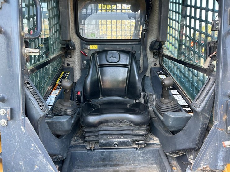deere-333e-image-19