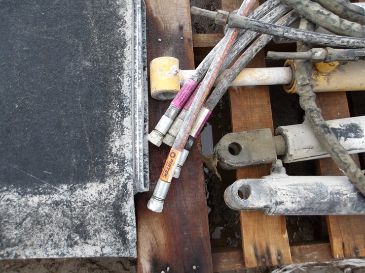#9152-•-pallet-of-items-image-3