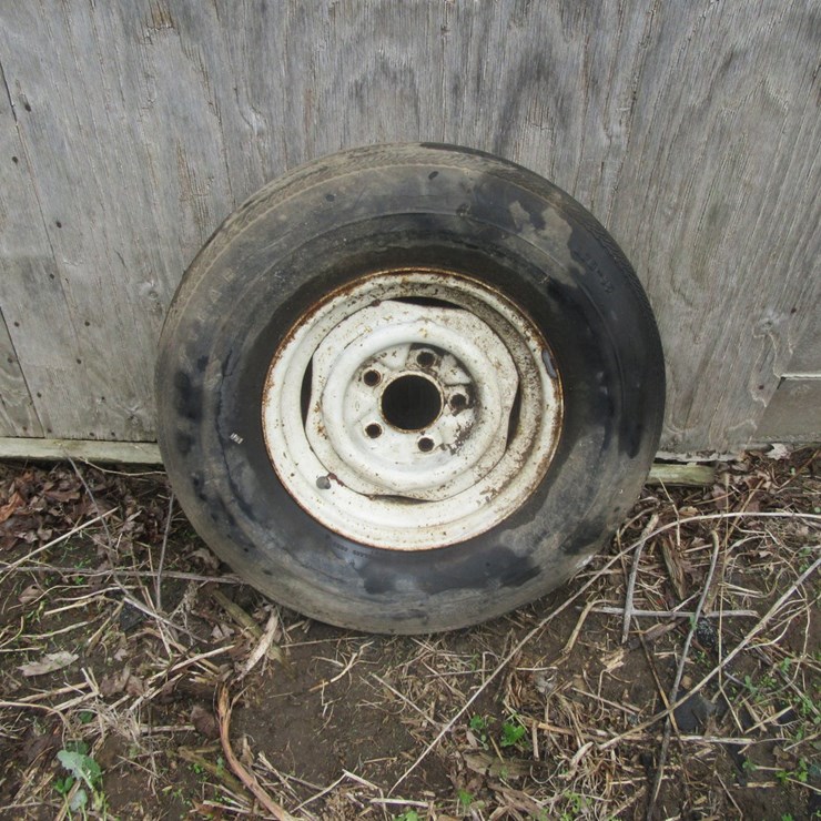 #9592 • 15' Tire and Rim