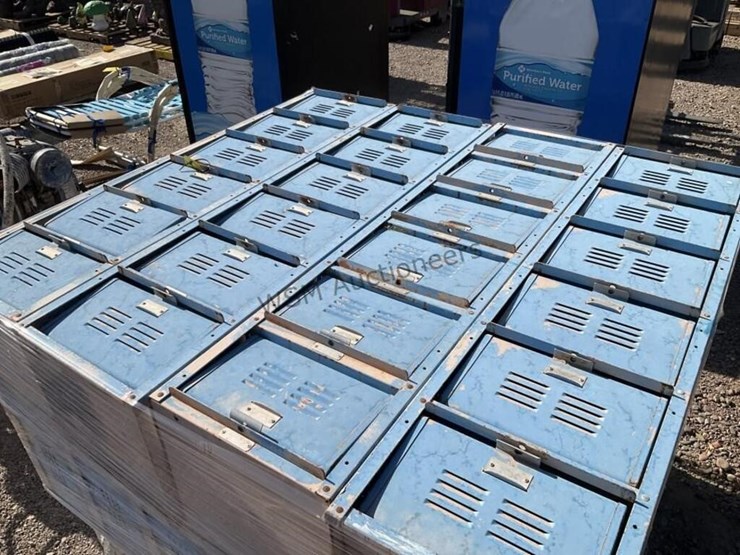 pallet-of-metal-lockers-image-3