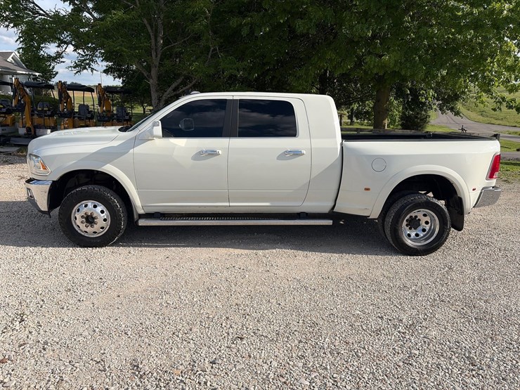 2017-dodge-3500-image-6