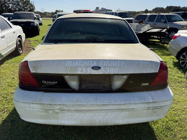 #42084-•-2011-ford-crown-victoria-sedan-vin:-2fabp7bv6bx160559-image-7