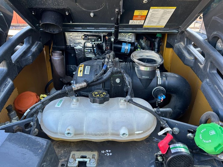 2025-deere-325g-image-16