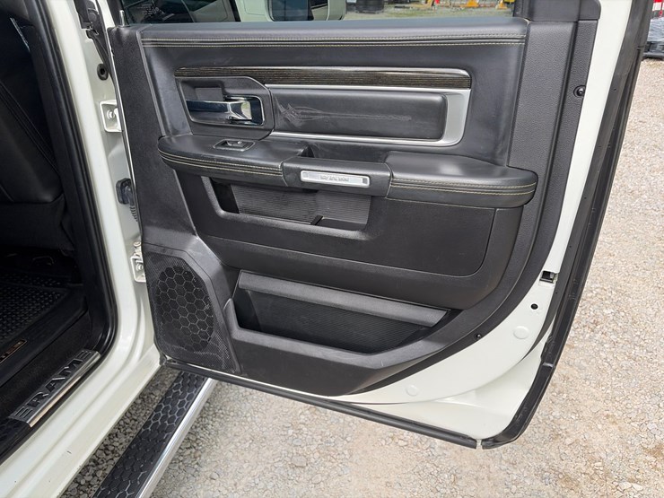 2017-dodge-3500-image-22