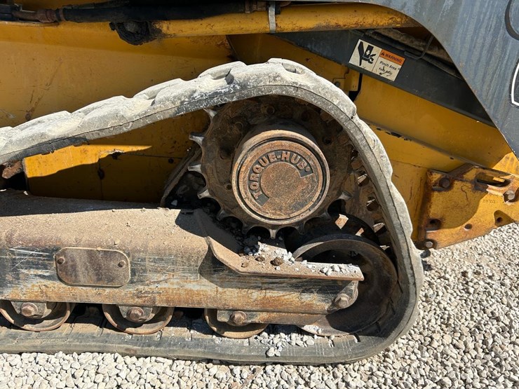 deere-323d-image-18