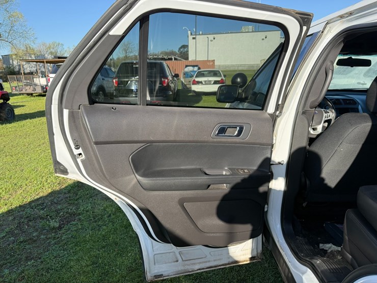 2014-ford-explorer-image-28