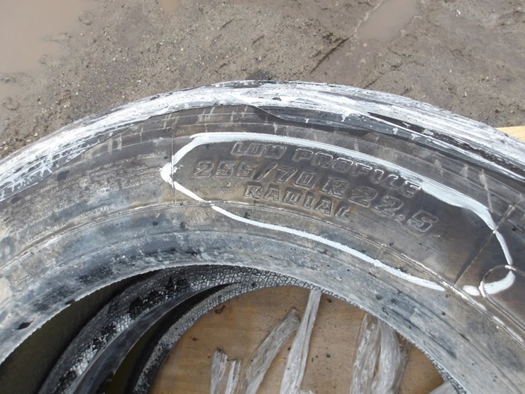 #7484-•-(2)-225/70r22.5-bridgestone-semi-tires-image-2