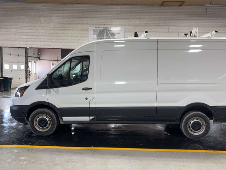 2019-ford-transit-image-2