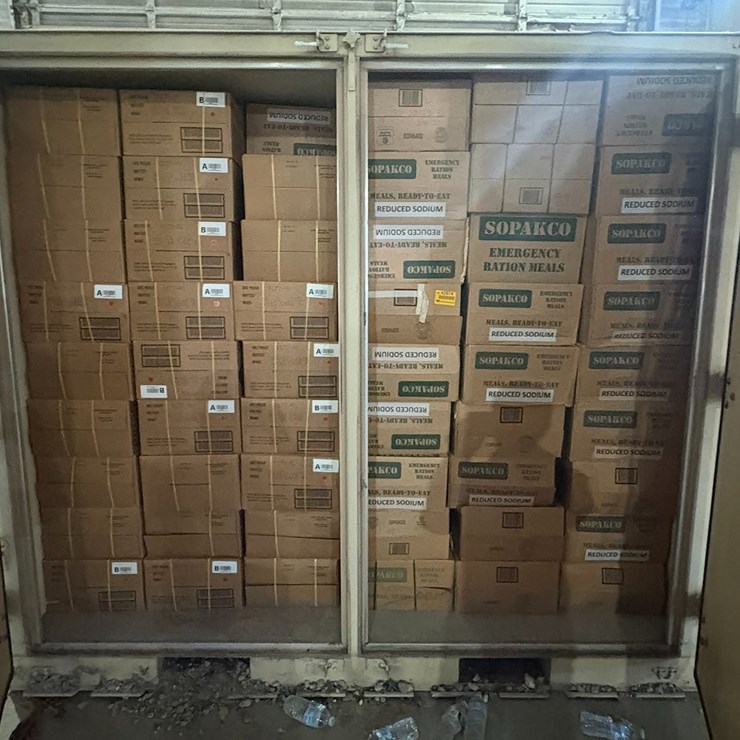 #42074 • Lot of MRE Meals