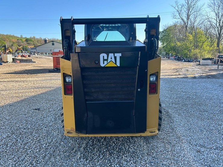 2019-caterpillar-242d-image-3