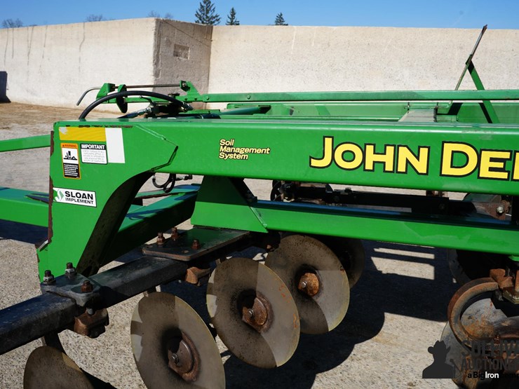2011-john-deere-2700-image-19