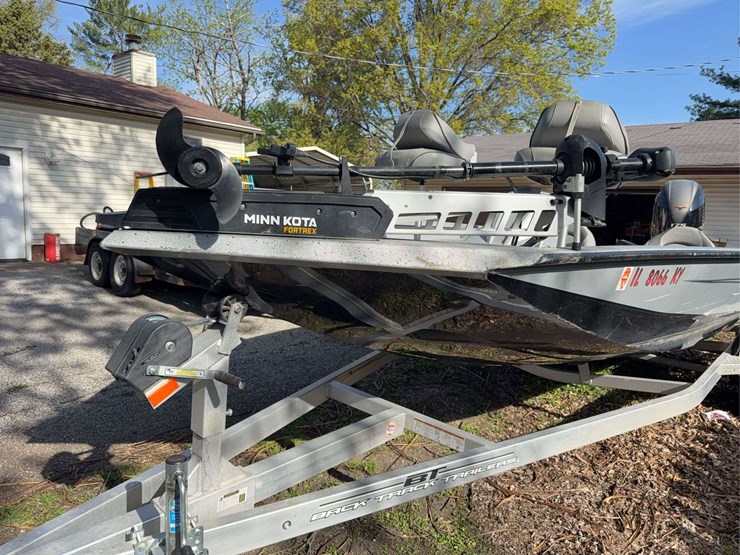 2020-express-fishing-boat-w/-yamaha-175-and-back-track-trailer-and-a-garmin-fish-finder-image-2