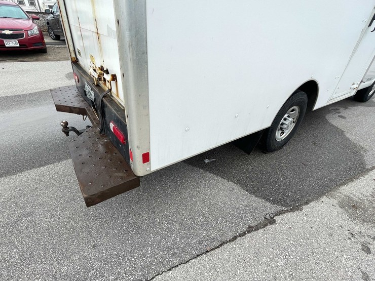 2016-chevrolet-3500-image-28
