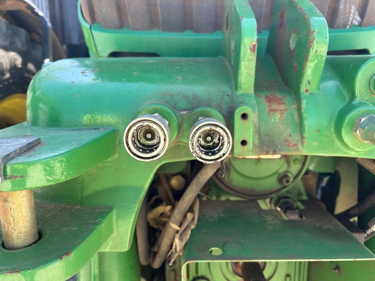 2018-john-deere-6215r-image-10