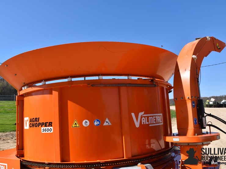 2023-valmetal-5600-pull-type-bale-chopper-image-15