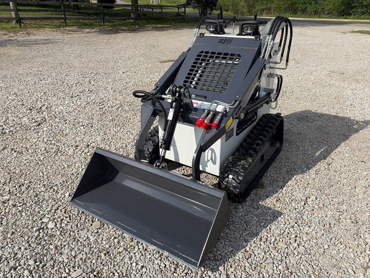 #211-•-unused-2026-zjg-zj-380-mini-skid-steer-loader-image-5