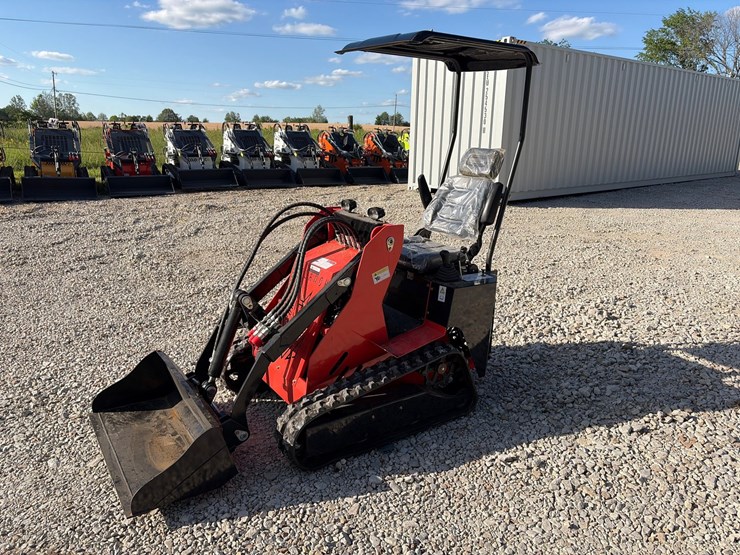 #221-•-unused-2026-ssl580-ride-on-skid-steer-loader-image-1